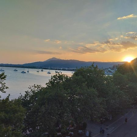 Πέτρινο Στη Θάλασσα Lägenhet Nafpaktos Exteriör bild