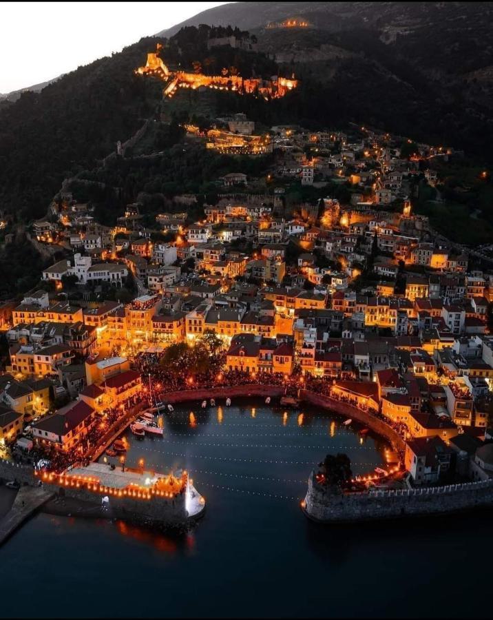 Πέτρινο Στη Θάλασσα Lägenhet Nafpaktos Exteriör bild