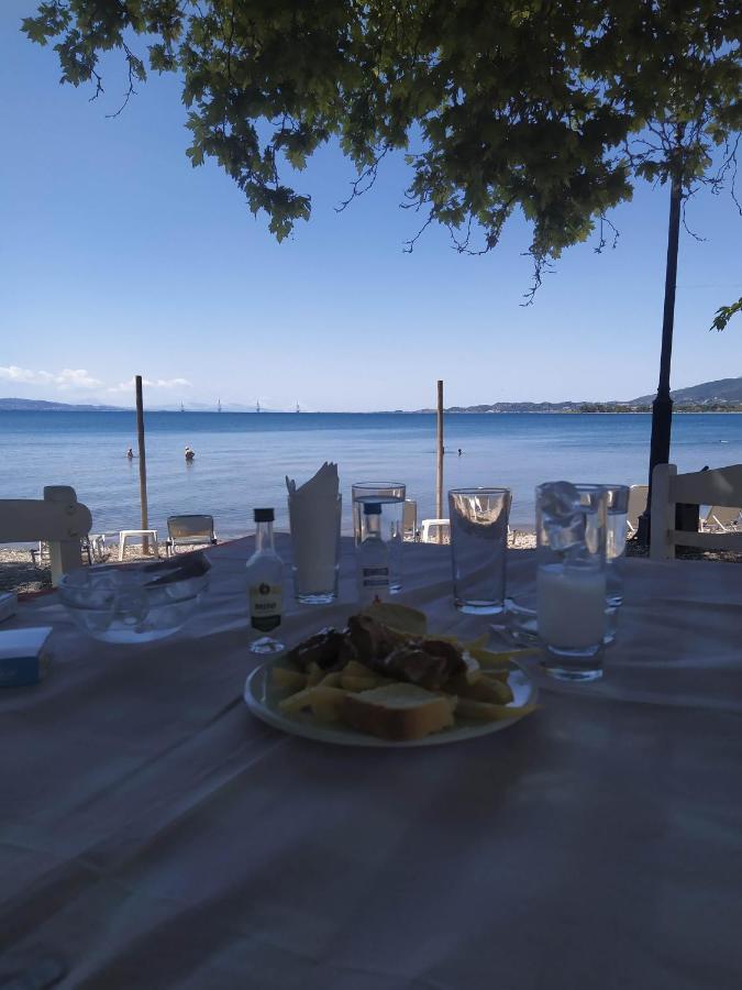 Πέτρινο Στη Θάλασσα Lägenhet Nafpaktos Exteriör bild