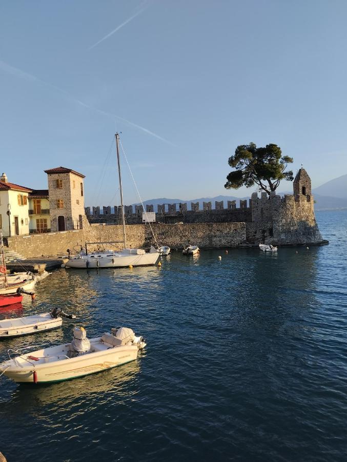Πέτρινο Στη Θάλασσα Lägenhet Nafpaktos Exteriör bild