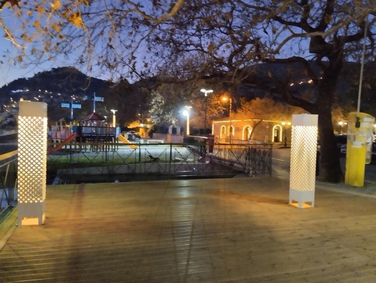 Πέτρινο Στη Θάλασσα Lägenhet Nafpaktos Exteriör bild