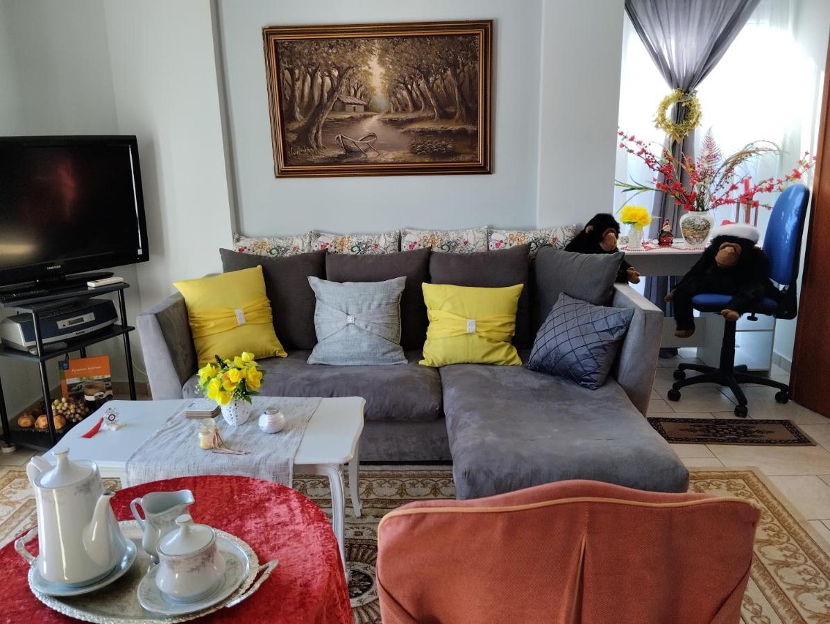 Πέτρινο Στη Θάλασσα Lägenhet Nafpaktos Exteriör bild