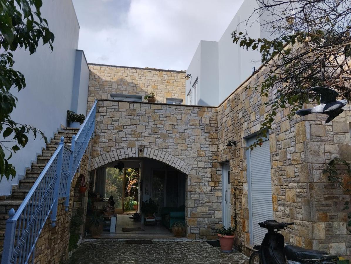 Πέτρινο Στη Θάλασσα Lägenhet Nafpaktos Exteriör bild