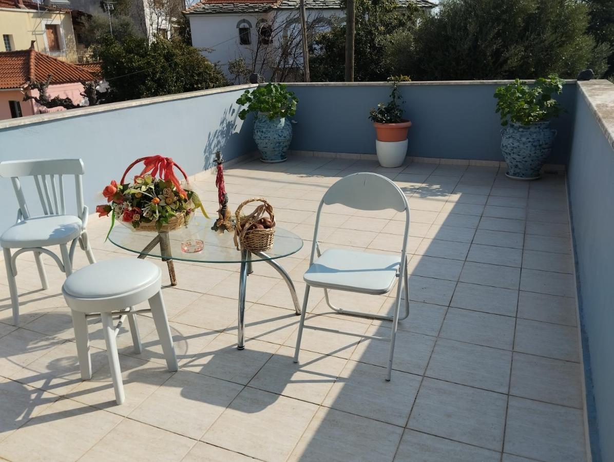 Πέτρινο Στη Θάλασσα Lägenhet Nafpaktos Exteriör bild