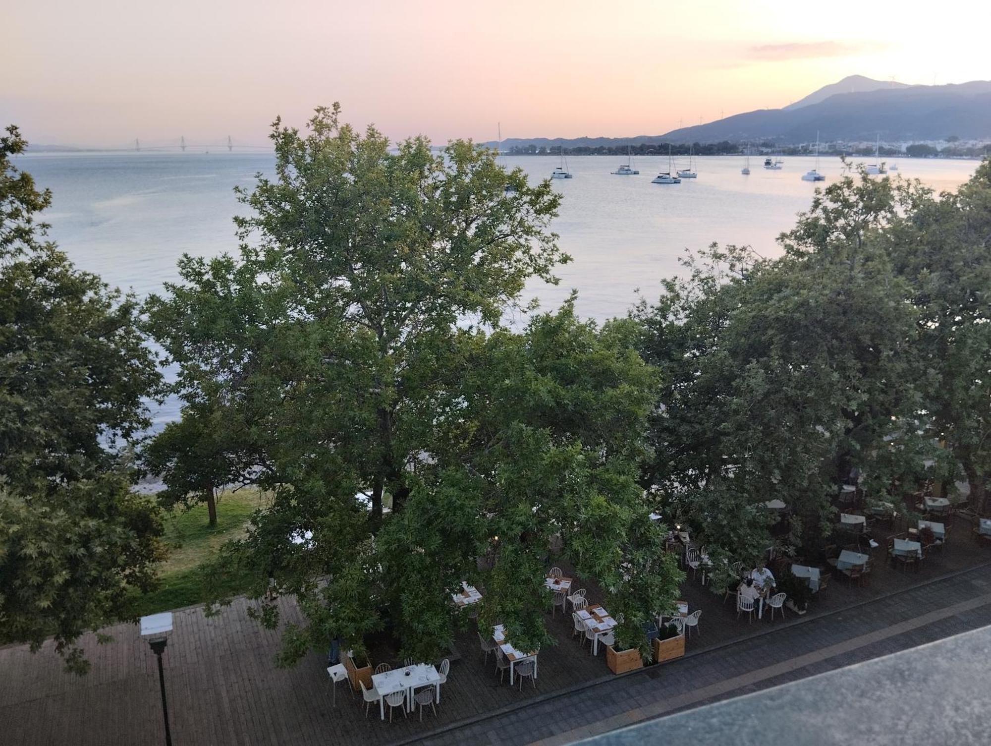 Πέτρινο Στη Θάλασσα Lägenhet Nafpaktos Exteriör bild